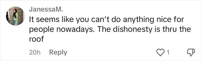 Walmart Shopper Caught In Self-Checkout Scam As Furious Employee Calls Security