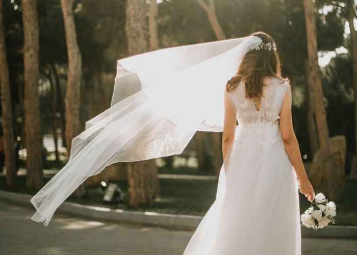 Bridezilla Hides Veteran's Cane That Doesn't Fit Her Wedding Aesthetic, Regrets It Immediately Bridezilla Hides Veteran's Cane That Doesn't Fit Her Wedding Aesthetic, Regrets It Immediately