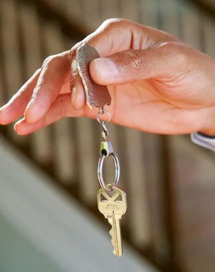 40 Of The Most Disappointing And Outright Cruel Gifts People Received At Work