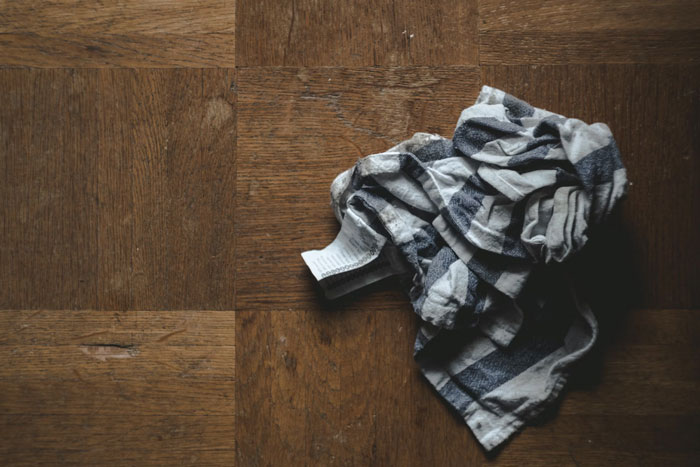 "What Is A Red Flag To See In Someone's Home?": 30 Honest Answers