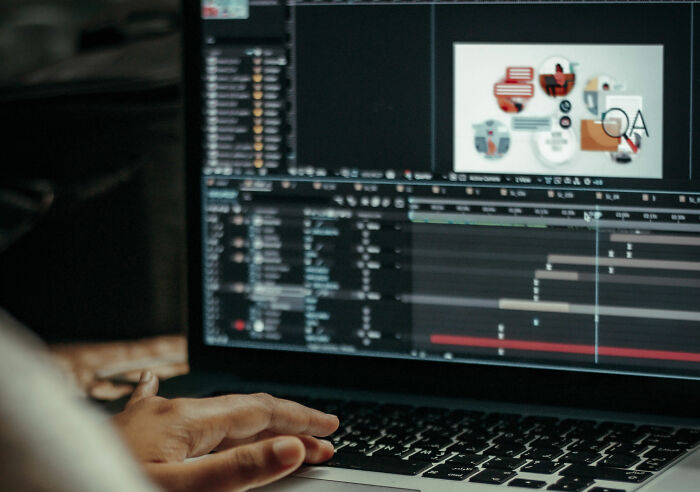 30 People Who Graduated With “Useless Degrees” Came Online To Reveal What They Are Doing Now