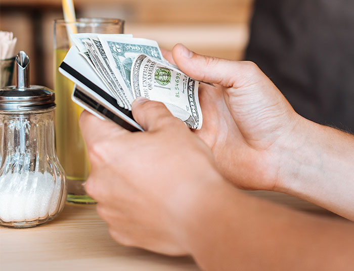 “Am I The Jerk For Changing Our Server’s Tip From $154 To $4?” “Am I The Jerk For Changing Our Server’s Tip From $154 To $4?”