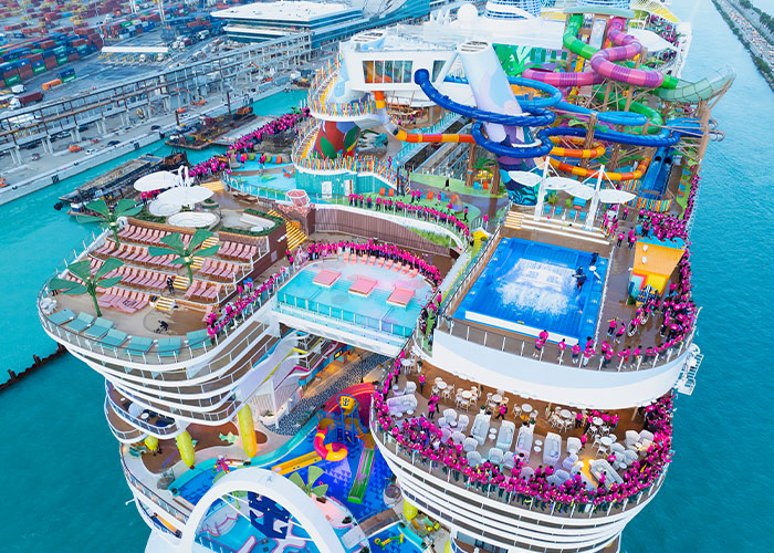 “Icon Of The Seas Is Crazy”: The World’s Largest Cruise Ship Leaves People Flabbergasted “Icon Of The Seas Is Crazy”: The World’s Largest Cruise Ship Leaves People Flabbergasted