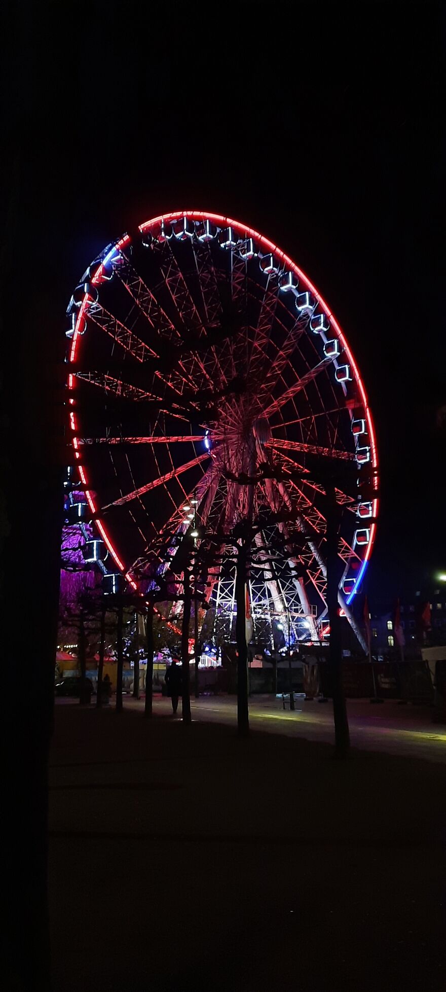 The Düsseldorf Promenade At The Waterfront