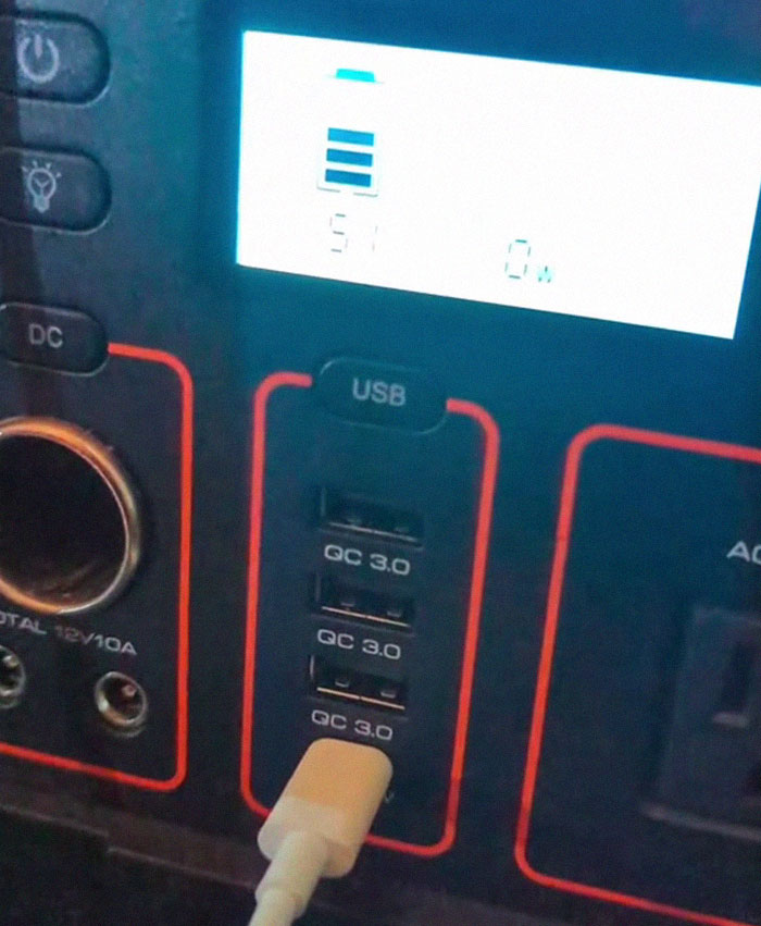 Guy Shares That He Lives In A Storage Unit, Because It's Much Cheaper Than An Apartment