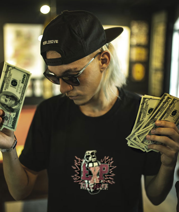 30 People With Rich Friends Share What They Do For Work