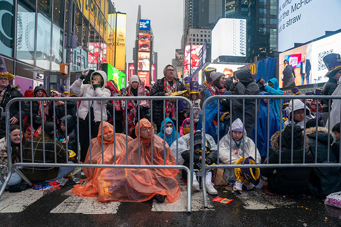 “No Blankets”: Social Media Stunned By People’s Experience Waiting For The Times Square Ball Drop “No Blankets”: Social Media Stunned By People’s Experience Waiting For The Times Square Ball Drop