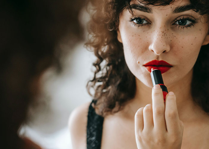 &ldquo;Exaggerated&rdquo; Cosmetic Trends May Have Caused Gen-Zs To Look Older Than Millennials