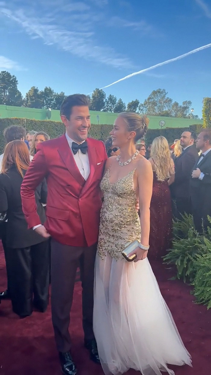 Lip Readers Worry About John Krasinski Asking For &ldquo;Divorce&rdquo; At Golden Globes With Emily Blunt