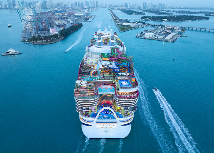 “Icon Of The Seas Is Crazy”: The World’s Largest Cruise Ship Leaves People Flabbergasted “Icon Of The Seas Is Crazy”: The World’s Largest Cruise Ship Leaves People Flabbergasted
