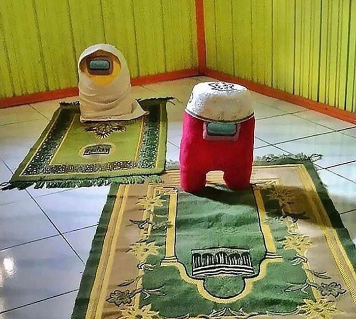 No-Context-Cursed-Images