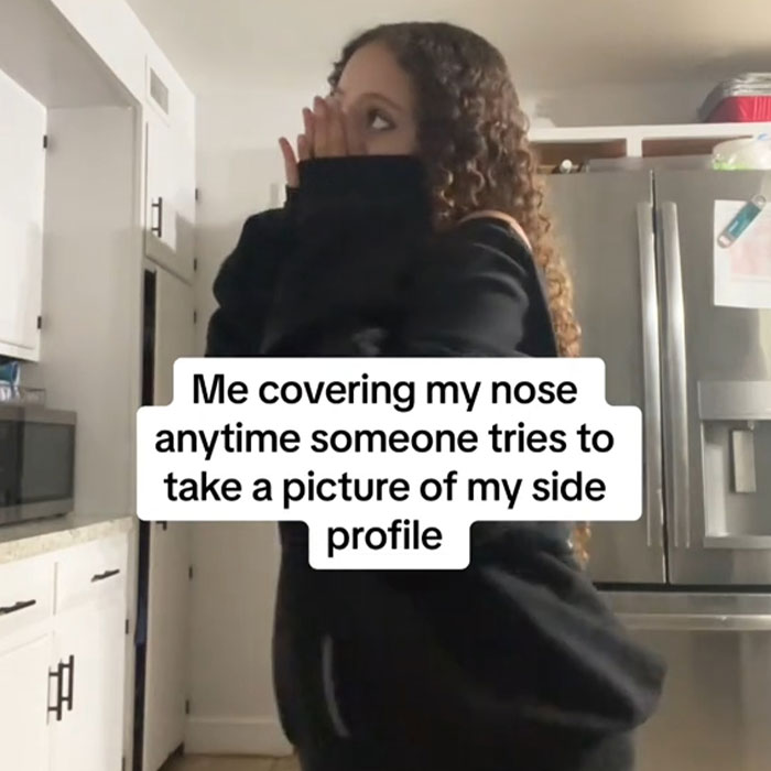 Parents Worried About “Nose Cover” Trend That Teens Are Using In Photos, Experts Reveal The Reason Parents Worried About “Nose Cover” Trend That Teens Are Using In Photos, Experts Reveal The Reason