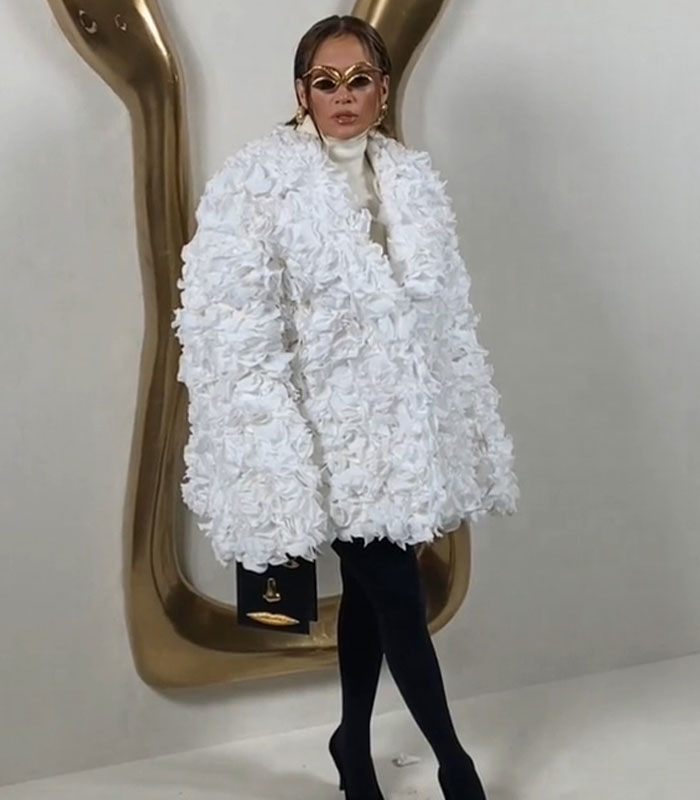 &ldquo;What A Waste Of Money": Jennifer Lopez&rsquo;s Striking Look At Paris Fashion Week Has People Talking
