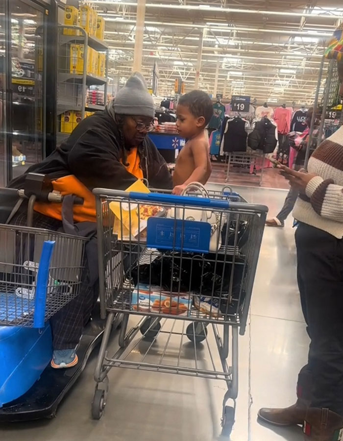 &ldquo;You&rsquo;re Crazy&rdquo;: Shopper Brings Freezing Toddler Wearing Only A Diaper To Walmart