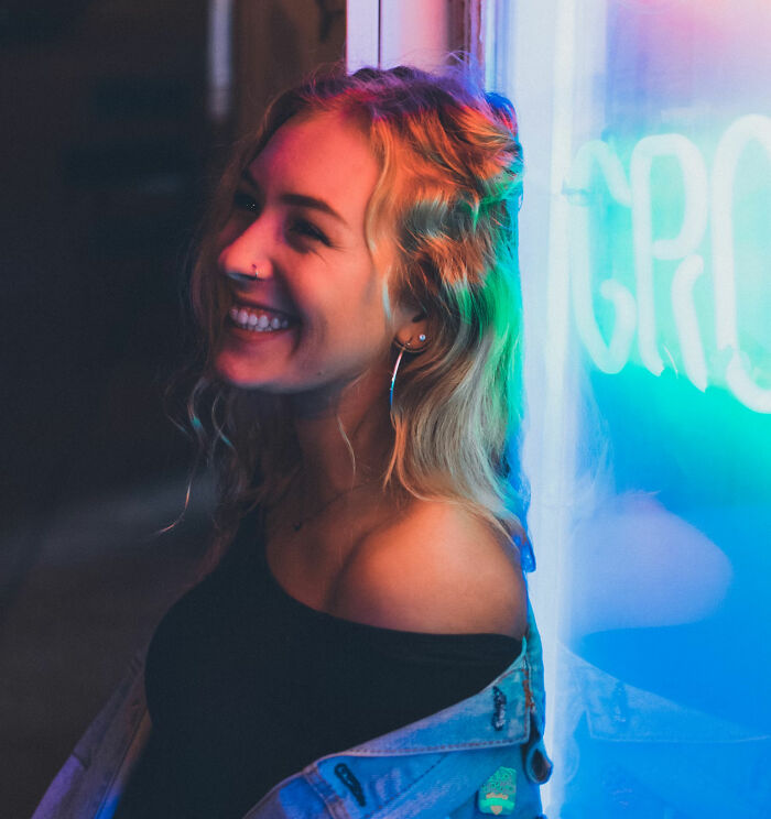 "Harass The Queen's Guard": 30 Things Tourists Do That The Locals Absolutely Hate