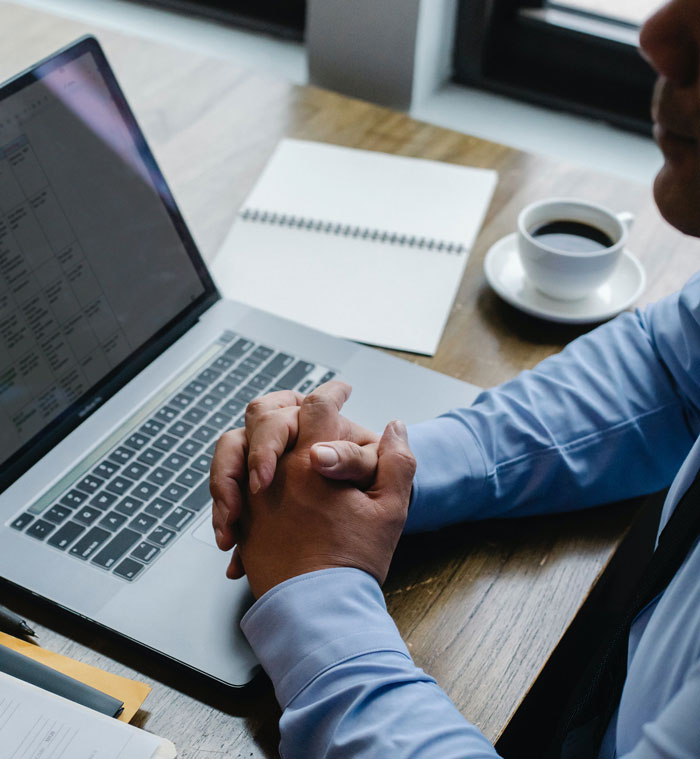 Employee Gets New Boss Fired After Proving His Rule Not To Use Competitor’s Phone Was A Mistake Employee Gets New Boss Fired After Proving His Rule Not To Use Competitor’s Phone Was A Mistake
