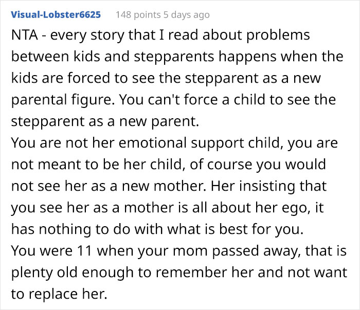Teen Has A Meltdown During Family Christmas After Her Dad's New Wife Tries To Become Her Mom Teen Has A Meltdown During Family Christmas After Her Dad's New Wife Tries To Become Her Mom