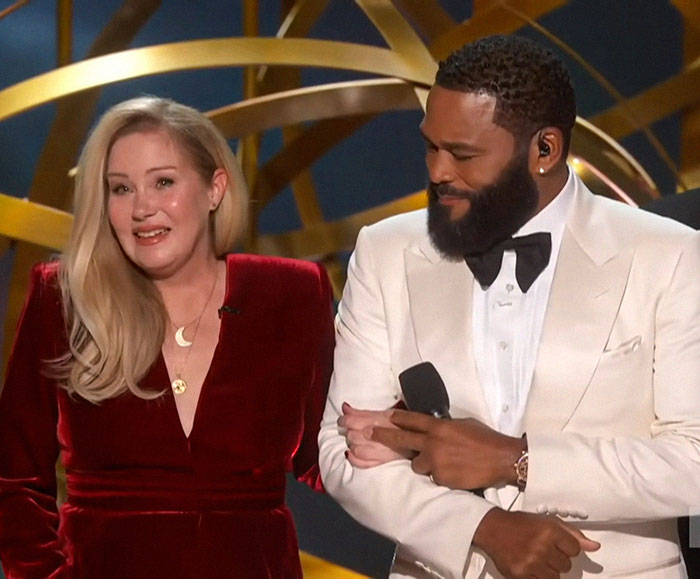 &ldquo;It&rsquo;s Been An Honor&rdquo;: Christina Applegate&rsquo;s Triumphant Presentation Earns Emmys Standing Ovation