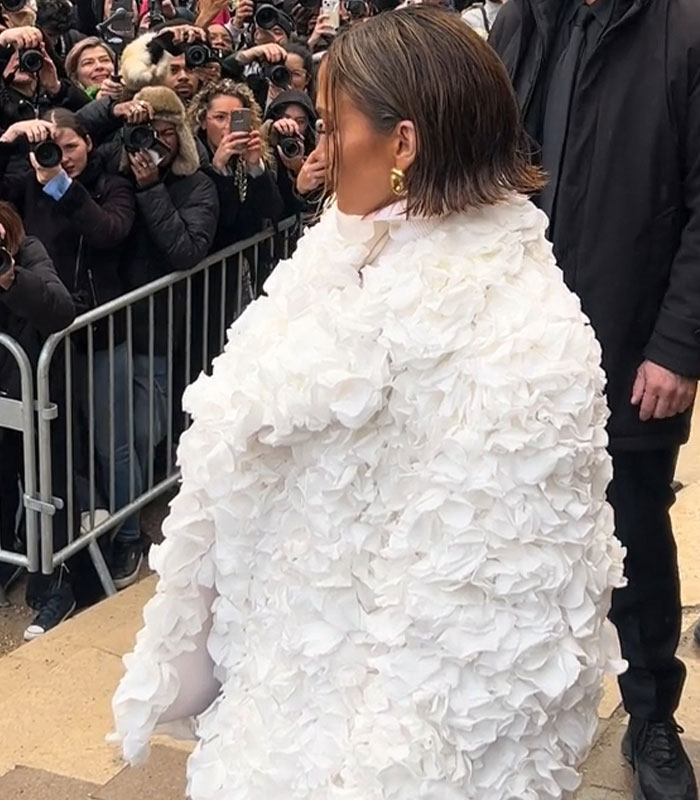 &ldquo;What A Waste Of Money": Jennifer Lopez&rsquo;s Striking Look At Paris Fashion Week Has People Talking