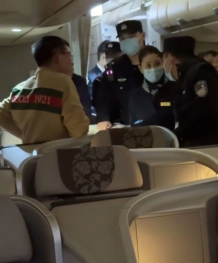 &ldquo;We Won&rsquo;t Tolerate It&rdquo;: Man Who Delayed A Flight By 3 Hours Gets Slammed By Airplane Passengers