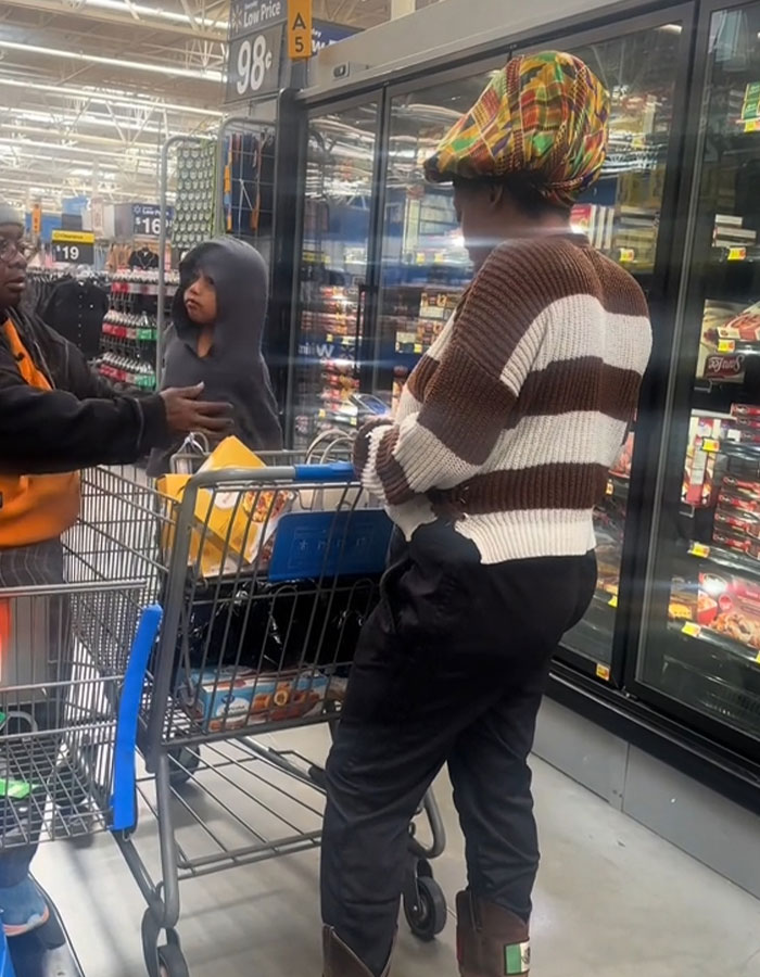 &ldquo;You&rsquo;re Crazy&rdquo;: Shopper Brings Freezing Toddler Wearing Only A Diaper To Walmart