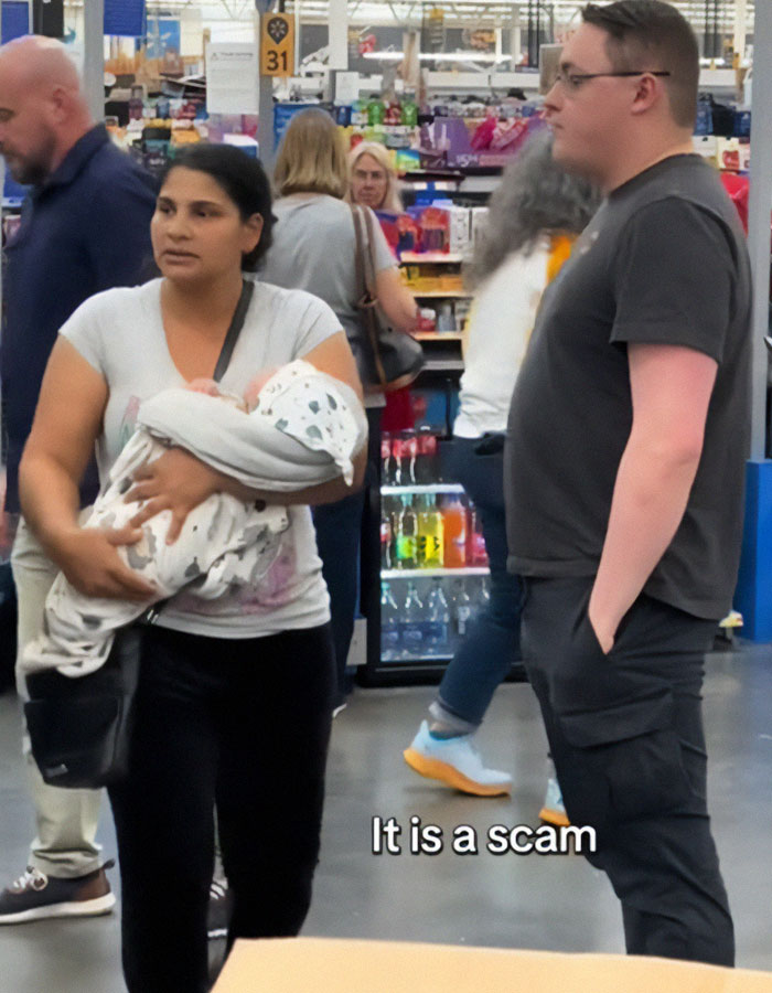 Walmart Shopper Caught In Self-Checkout Scam As Furious Employee Calls Security