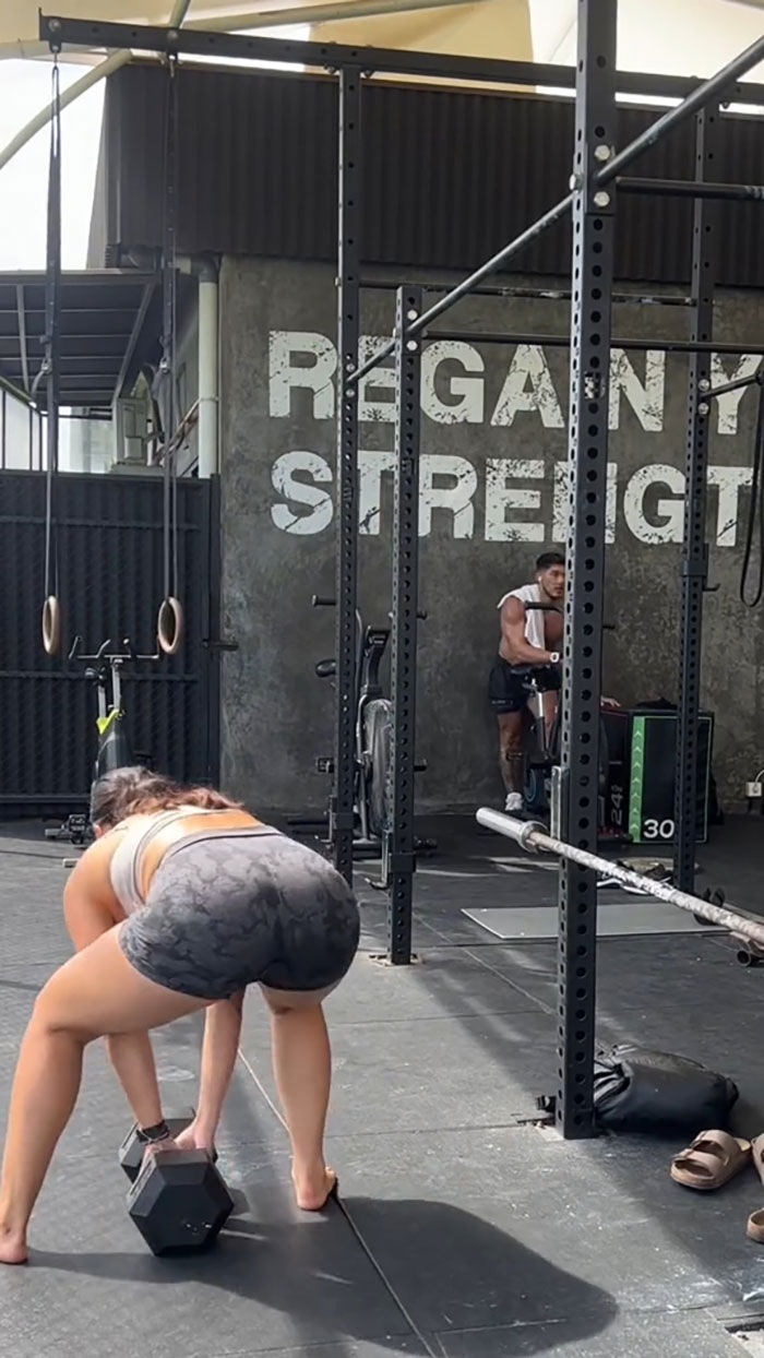 &ldquo;What The F*** Happened There?&ldquo;: Woman Defends Herself After &ldquo;Gym Bro&rdquo; Interrupts Her Workout