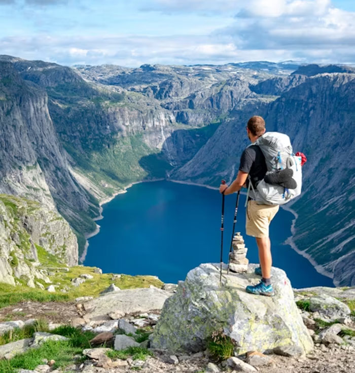 "Harass The Queen's Guard": 30 Things Tourists Do That The Locals Absolutely Hate