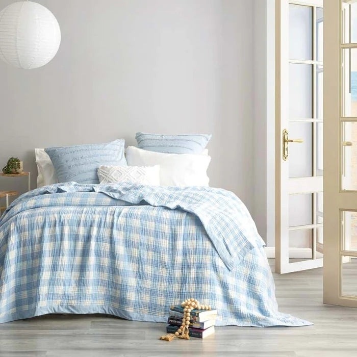 Blue gingham pattern blanket