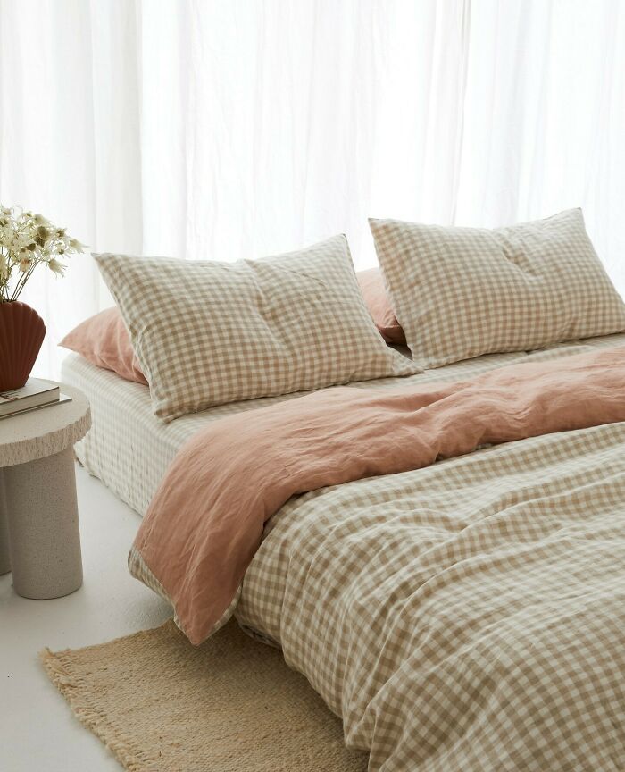 Green gingham pattern