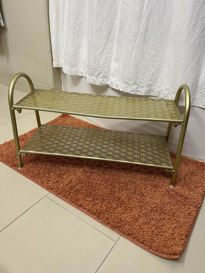 A Glitter Gold Starburst Shoe Rack I Found In My Building’s Trash Room ✨