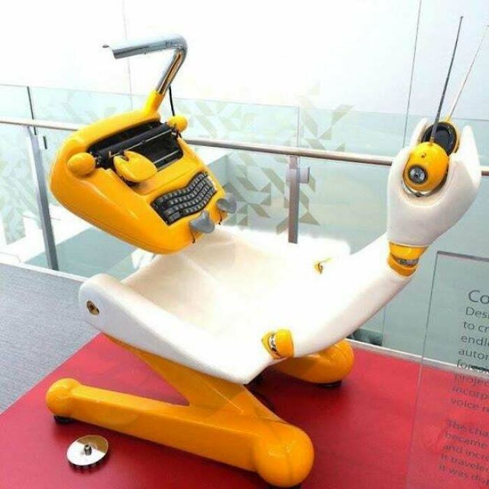 German Designer Luigi Colani's Futuristic Workstation, From 1970 - 2 Pics