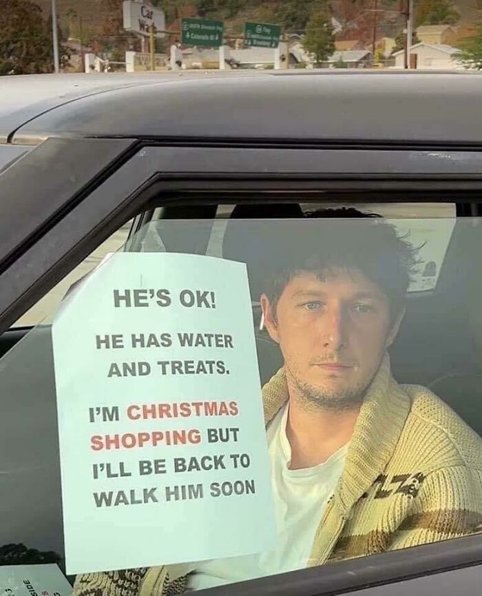 ¡Está bien! Tiene agua y comida