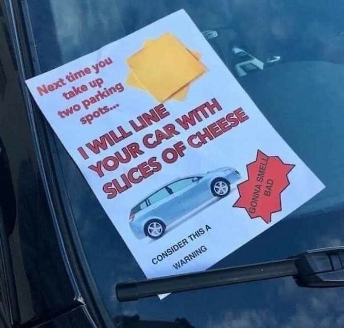 La próxima vez que ocupes 2 plazas de aparcamiento...