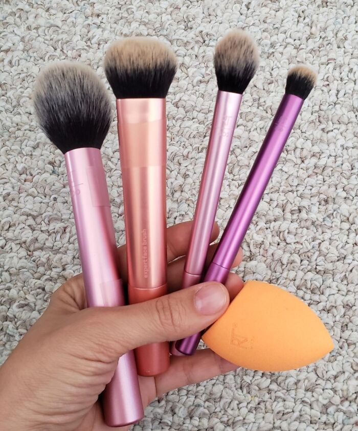 Why Not Gift Her The Paintbrushes Worth Swooning Over? Real Techniques Everyday Essentials + Sponge Kit Is Like The Wingman To Her Makeup's Love Story