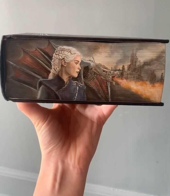 This Talented Artist Makes Beautiful Paintings On The Edges Of Books