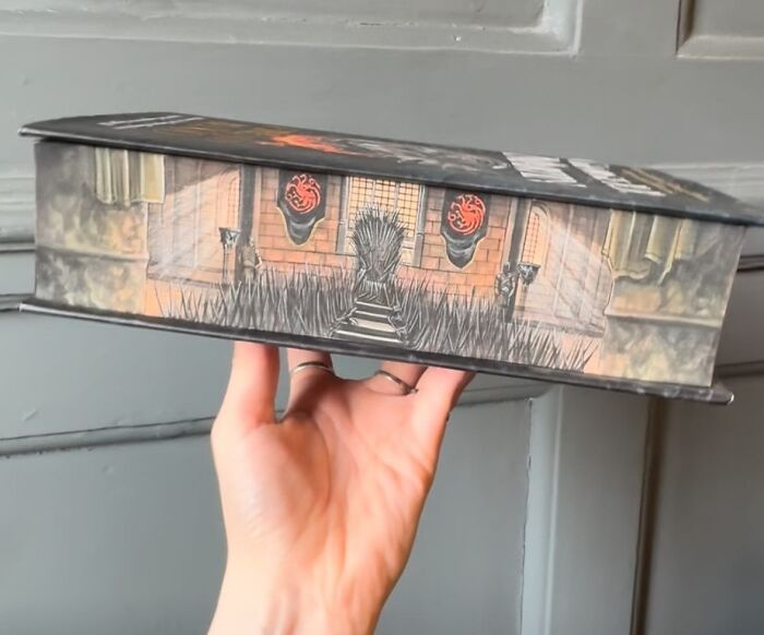This Talented Artist Makes Beautiful Paintings On The Edges Of Books