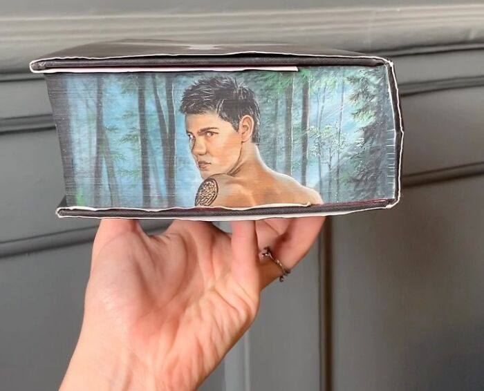 This Talented Artist Makes Beautiful Paintings On The Edges Of Books