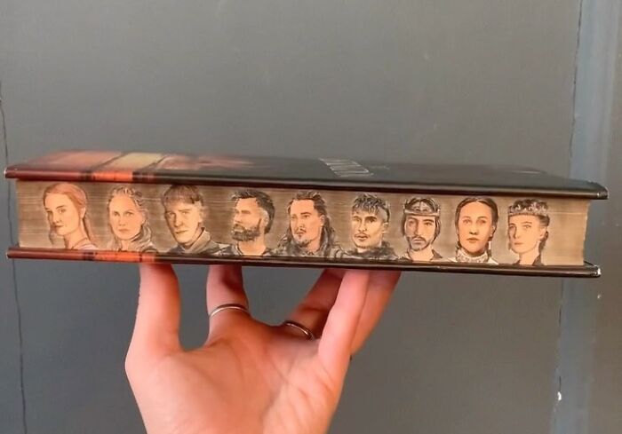 This Talented Artist Makes Beautiful Paintings On The Edges Of Books