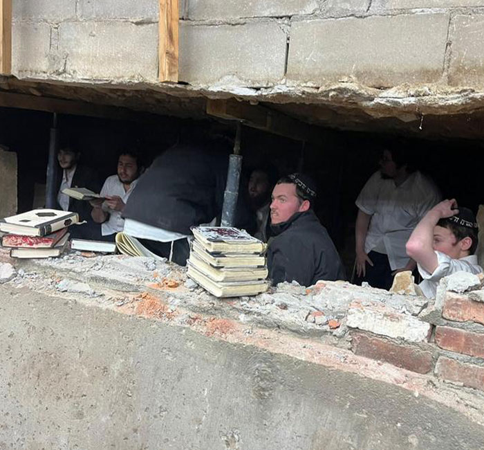Riot Unfolds As Police Obstruct Orthodox Men&rsquo;s Secret Underground Tunnel In Brooklyn Synagogue