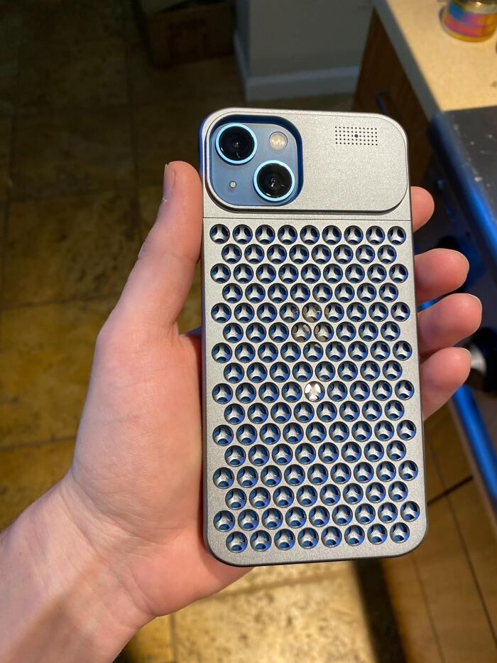 Great Against Overheating: Slip Your Phone Into Something More Comfortable: The Arae Premium Aluminum Alloy Case, Where It's Not Just About Surviving The Fall, But Also Keeping It Chill With Top-Notch Heat Dissipation Vibes.