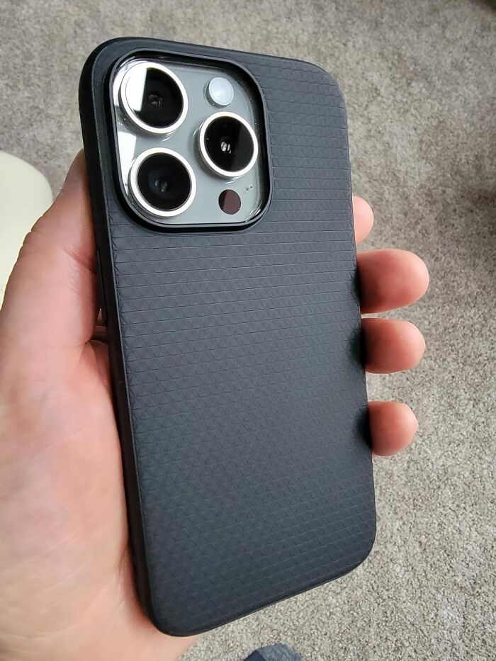 Safety For All Drops (Even Off The Couch): Battle-Tested And Living Room Approved, The Spigen Liquid Air Armor For iPhone 15 Pro Keeps Your Digital Sidekick Safe And Sound — So You Can Keep On Texting Even After That Heart-Stopping Tumble.