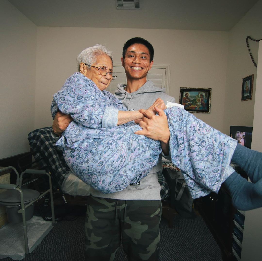 Young Man Shares Heartwarming Snippets From His Daily Life As 96 Y.O. Grandma's Full-Time Caretaker