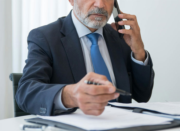 Woman Has Enough Of Annoying Realtor And Just Buys Another House, Sending Him Into Panic