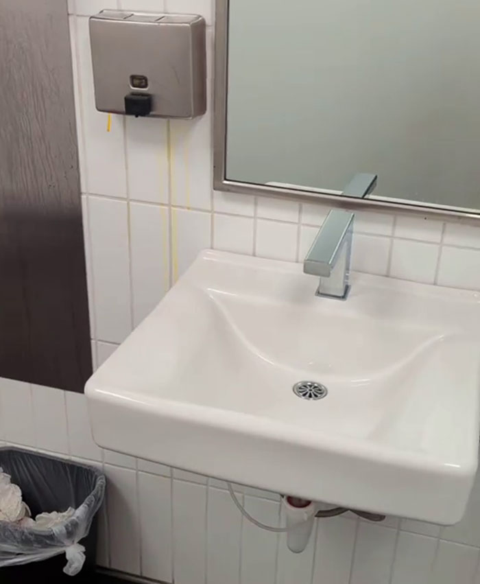 Guy Shares That He Lives In A Storage Unit, Because It's Much Cheaper Than An Apartment