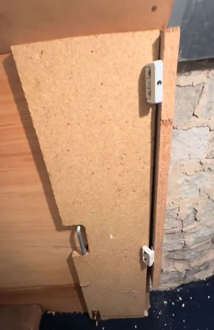 Internet Urges Couple To Leave Home After Finding Suitcase With Eerie Contents While Renovating Internet Urges Couple To Leave Home After Finding Suitcase With Eerie Contents While Renovating