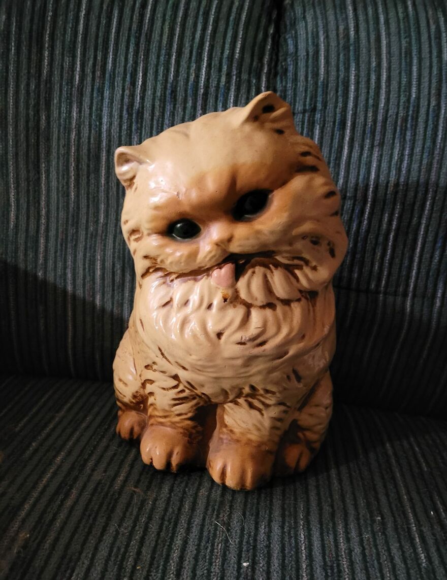 My Mother In Law Inherited This From Her Mother. We All Hate It But Feel Guilty Throwing It Out