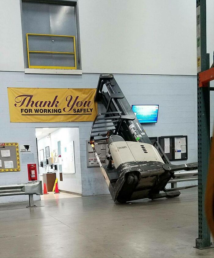 50 Times “Idiots At Work” Showed Just How Stupid Humans Can Be