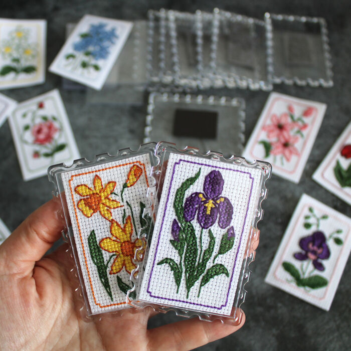 Cross Stitch Patterns: Flower Miniatures (15 Pics)