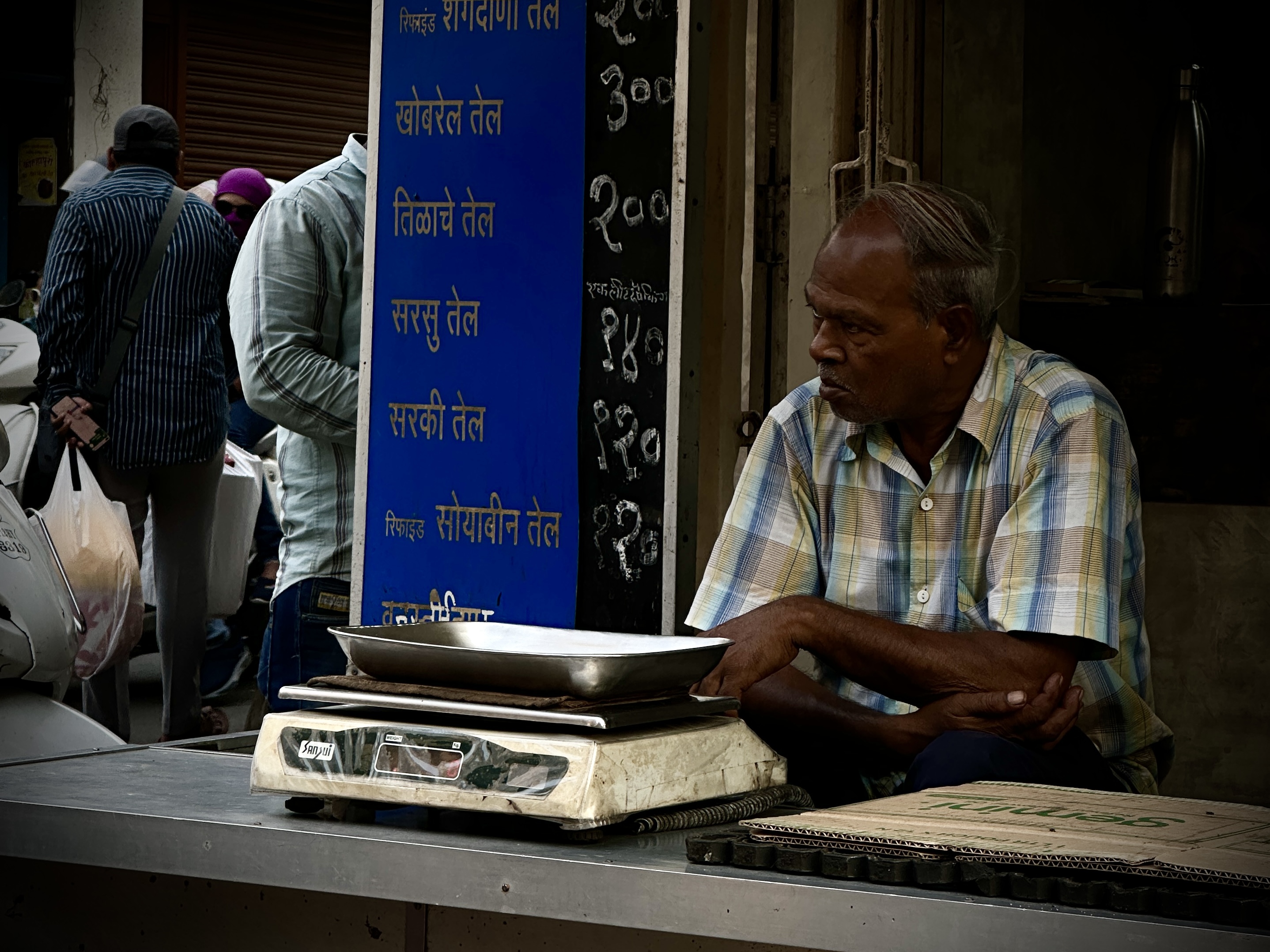 The Art Of Captivating Street Photography: An Amateur’s Perspective On Documenting Public Life
